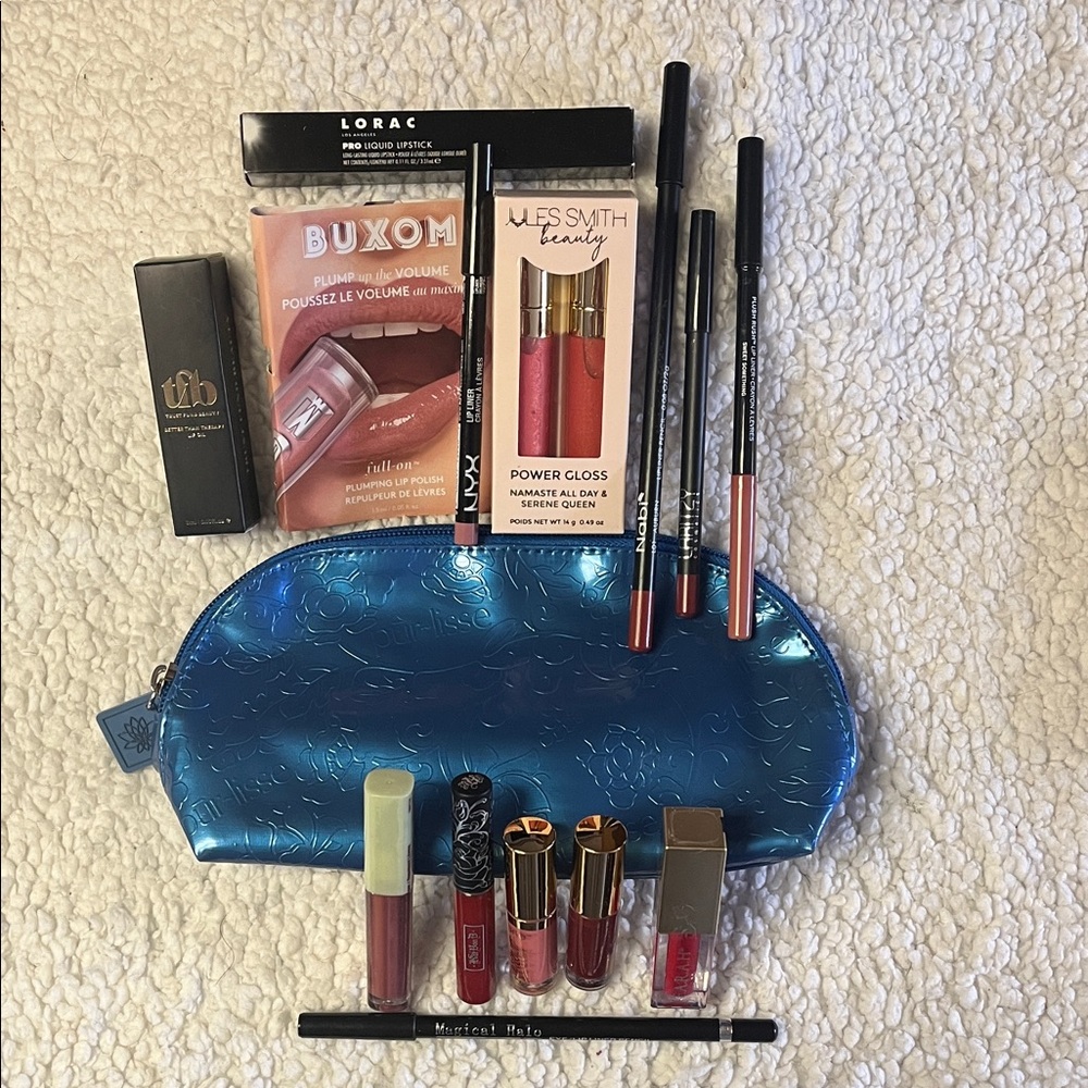 Lipstick and lip liner bundle set- Bold Red and Pink Shades